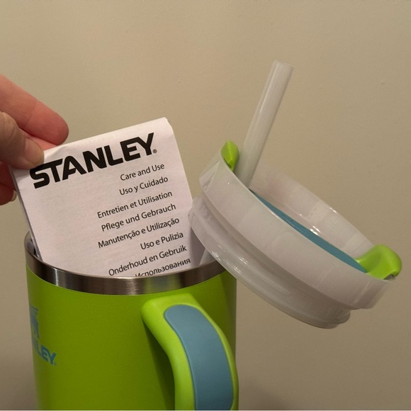 Stanley The Quencher H2.0 Flowstate Tumbler 40oz - Lime Green - Picture 3 of 12
